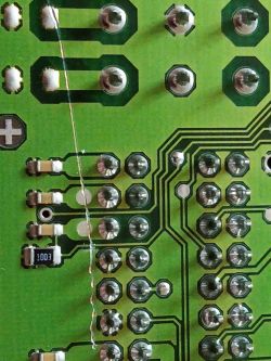 Czy zarysowanie na płytce sterownika ms43 wpłynie na jego działanie?