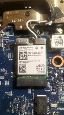 Karta sieciowa Intel 9560NGW zamontowana na płycie głównej laptopa