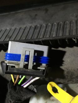 Opel Corsa C 2004r. - Wycieraczki przednie nie włączają się.