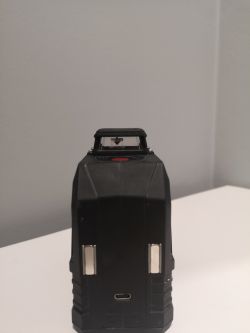 Widok z przodu lasera Parkside 360 Performance w czarnym korpusie.