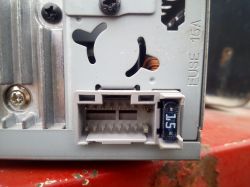 Jakie funkcje mają kable w kostce radia Panasonic CQ-C1323NW?