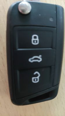 Seat Leon III - After replacing the battery in the key, the car reports a low battery in the Seat Leon III - After replacing the battery in the key, the car reports a low battery in the