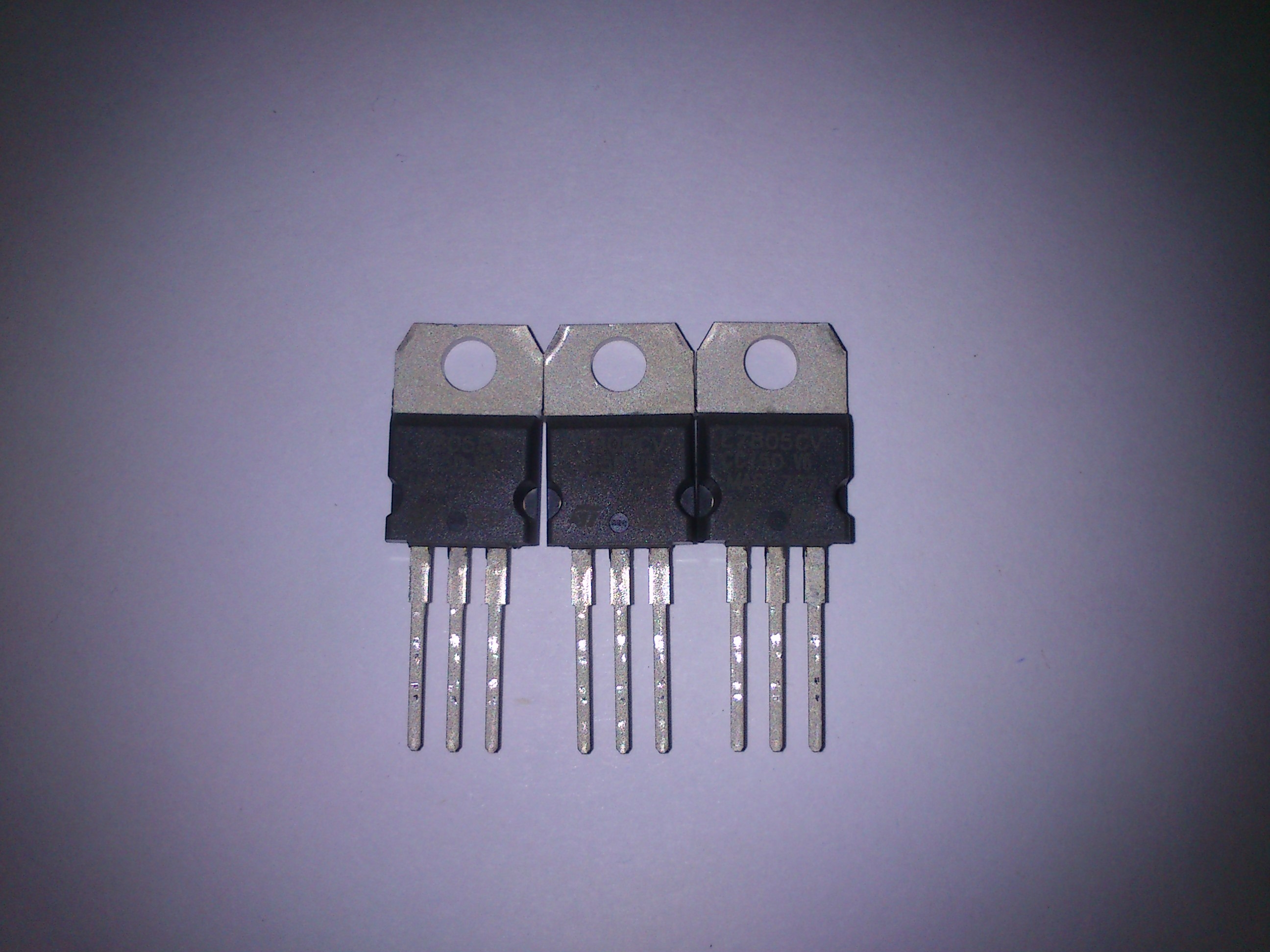 [Sprzedam] Stabilizatory L7805CV - elektroda.pl