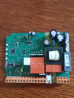 Zamiennik centrali sterującej bramą dwuskrzydłową Somfy type:5054240C po uszkodzeniu podczas burzy