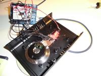 Kontroler MIDI do scratchu wykonany z dysku twardego.