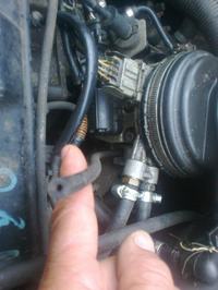 Peugeot 106, odłączony przewód podciśniania (identyfikacja zdjecia)