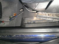 Opel Vectra B 1998r 1.8 gdzie łaczą sie przewody siłowników centralnego zamka