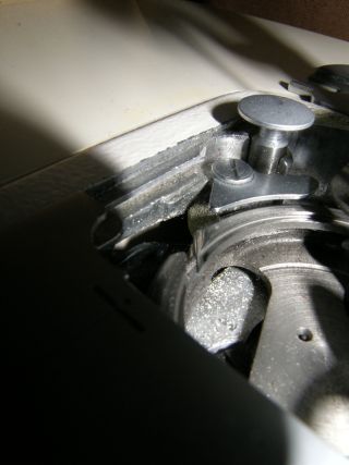 Chwytacz w maszynie do szycia lucznik 884