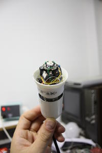 Kompaktowa lampka RGB sterowana bezprzewodowo