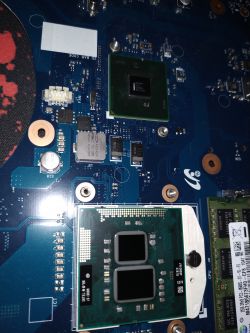 Processor after thermal paste replacement - Heats up quickly under load