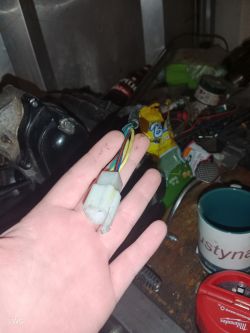 Zmiana silnika w quadzie 110: Porady dotyczące podłączenia kabli i kompatybilności silników