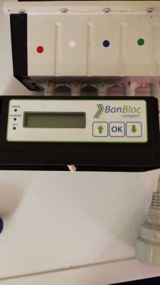 Sterownik oczyszczalni BonBloc - uszkodzenia po wylaniu baterii