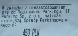 Zdjęcie mandatu za niespełnienie regulaminu parkingu z opłatą 450 PLN.