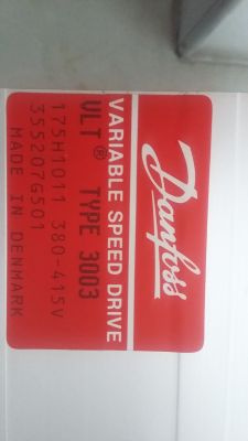 Podłączenie potencjometru i przywracanie ustawień fabrycznych w Falowniku Danfoss VLT 3003