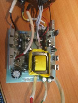 Przetwornica samochodowa 300W- brak napięcia na wyj, pulsacyjnie piszczy Przetwornica samochodowa 300W- brak napięcia na wyj, pulsacyjnie piszczy