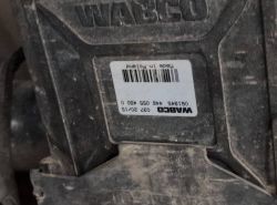 Zdjęcie sterownika Wabco z uszkodzonym zawieszeniem