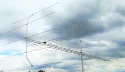 Wzmacniacz AMS 18dB do anteny UKF 3el - poprawa odbioru stacji 80km, zasilacz regulowany