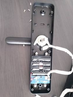 Interior of Lemaar Black Rectangle Smart Lock Interior view of the Lemaar Black Rectangle smart lock with exposed components.