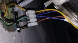 Jak podłączyć żyrandol na 3 żarówki, żeby świeciły jednocześnie?