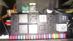 Polo 94r 1,4 benzyna - Przekaźnik rozładowuje akumulator