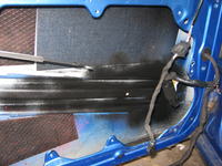 wygłuszenie drzwi oraz montaż zestawów głosników w VW golfie IV.własna produkcja