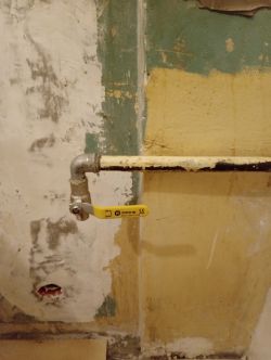Ucięcie stalowej rury 1/2 cala w trudno dostępnym miejscu - doświadczenia i sugestie