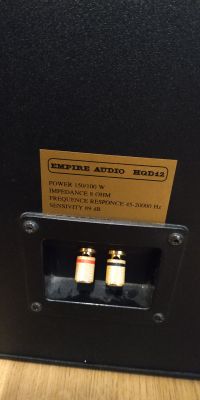 Jak prawidłowo podłączyć kolumny w szereg do wzmacniacza?