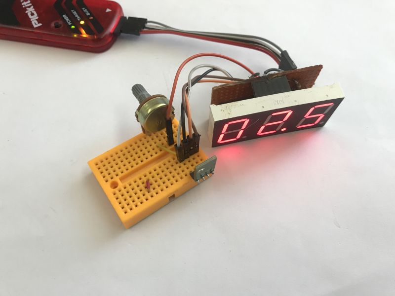 PIC18F2550 thermometer/hygrometer with AHT20 - part 2, ADC, brightness control, housing