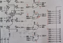 Schemat układu elektronicznego z zaznaczonymi tranzystorami 2N3055 i napięciami.