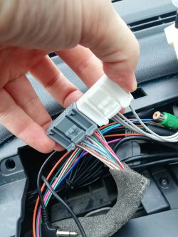 Radio 2 din Renault Fluence - Problem z podłączeniem