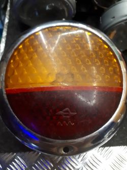 Z jakiego pojazdu pochodzi ta stara niemiecka lampa?