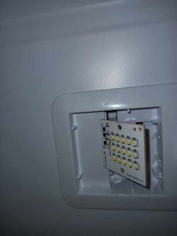 Beko CNA295K20XP Neo - Jak ściągnąć obudowę do wymiany termostatu lodówki?