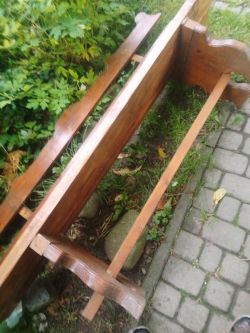 Jak ustabilizować chwiejącą się ławkę ogrodową – sposoby na naprawę