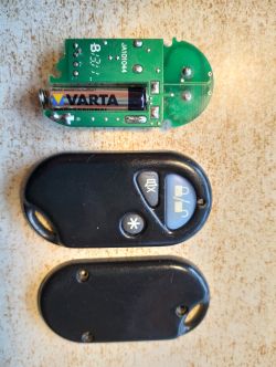 Uszkodzony pilot centralnego zamka Hyundai i20 2012 - naprawa czy wymiana?