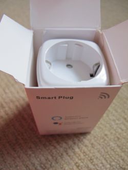 Smart Plug in Box Smart plug in open packaging