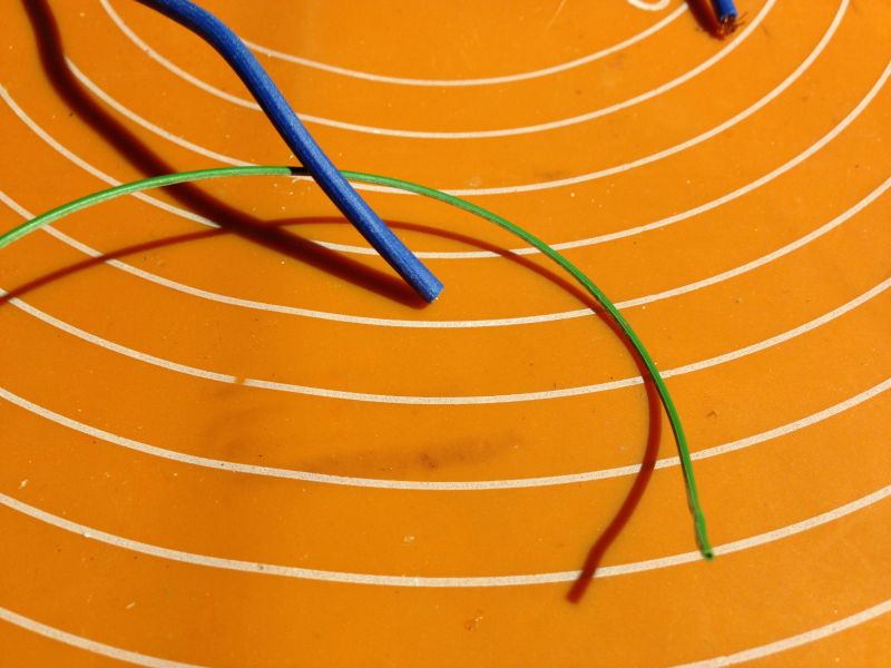 Izolacja - ważny element nawet w konstrukcjach DiY. Zestaw podręczny w pudełku.