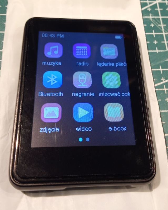 Ekran dotykowy odtwarzacza multimedialnego z ikonami: muzyka, radio, Bluetooth, zdjęcie, wideo, e-book.