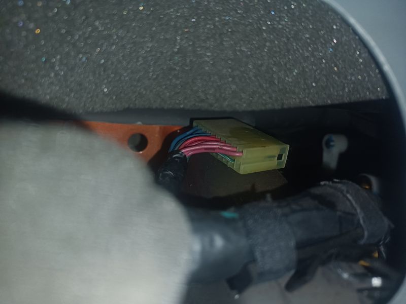 Do czego służą kostki w Chevrolet Lacetti (J200) przy zegarach?