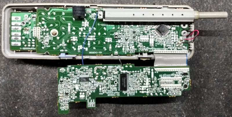 Stacjonarny telefon bezprzewodowy Panasonic KX-T4300H, zaglądamy do środka
