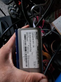 Błąd e10 w Hulajnodze Kaboo po podłączeniu złej ładowarki.