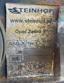 Widok tabliczki znamionowej haka holowniczego Steinhof do samochodu Opel Zafira II z danymi technicznymi.