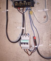 Zdjęcia najlepszych i najgorszych instalacji elektrycznych.