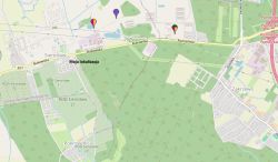 Mapa z zaznaczoną lokalizacją użytkownika i kilkoma stacjami bazowymi w okolicy Sierosławia