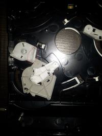 PS3 60GB Fat60 - Napęd zatrzymuje się po wymianie lasera, brakujący plastik?