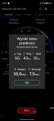 Wyniki testu prędkości sieci z aplikacji Network Cell Info Lite pokazujące 5G, ping 43 ms, jitter 10 ms, pobieranie 38,8 Mb/s, wysyłanie 7,9 Mb/s.