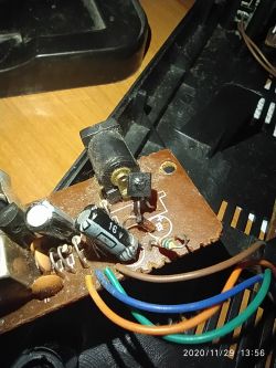 Identyfikacja uszkodzonego tranzystora w grze Pegasus po podłączeniu do TV