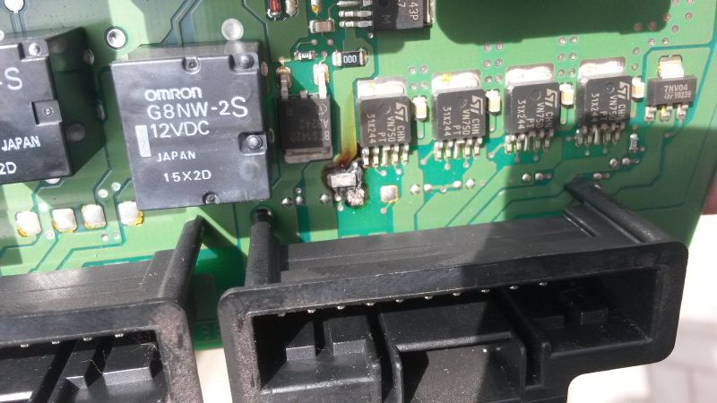 Megane II 2004 - Rear boot lock and rear washer does not work.