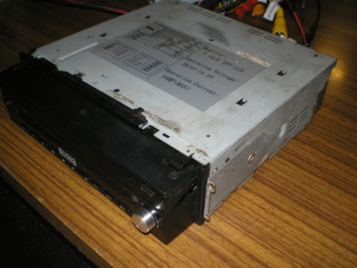 Radio DvD 7"cali (bezfirmowe?) - nie włącza się