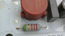 Różnica w rezystancji rezystora - 22,3 ohm vs 220 ohm, dlaczego?