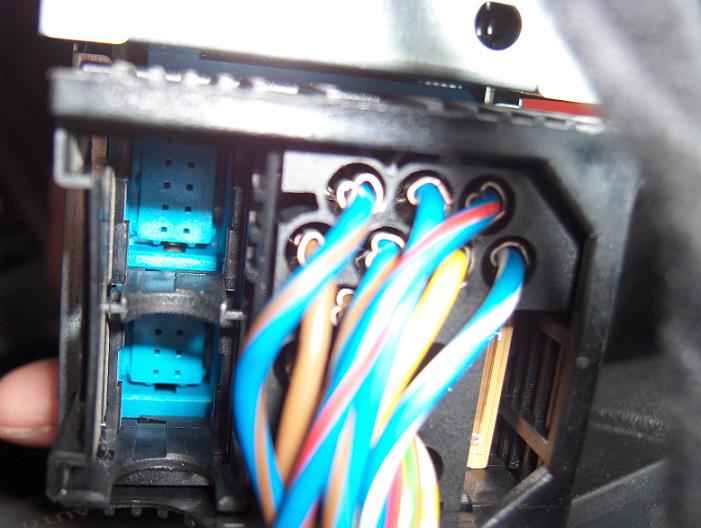 Jaka zmieniarka do BMW 320 rok 2001